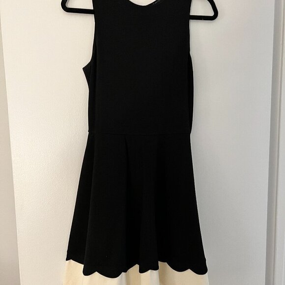 Aqua Scallop Color-Block Dress - Black & White - Size Medium 🖤 - Picture 2 of 6